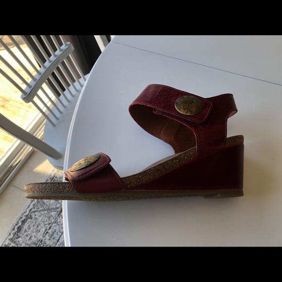 Women’s Taos Sandals - Picture 2 of 12